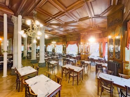 L’Histoire du Majorelle : une Salle à Manger Art Nouveau dans un Hôtel Historique à Lourdes