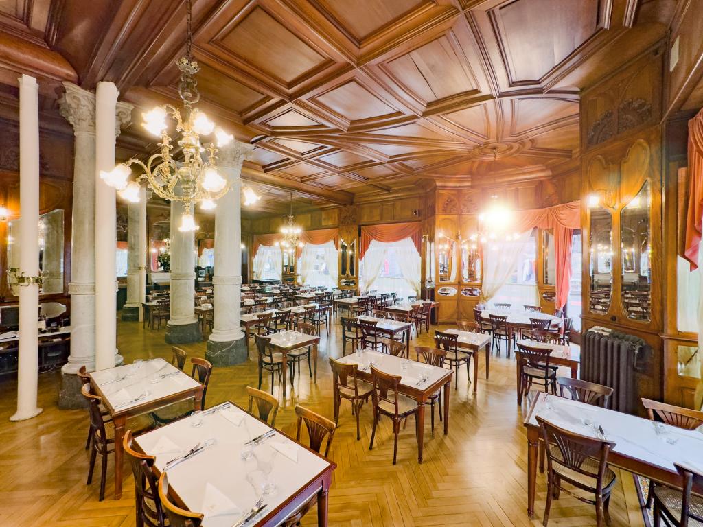 La Storia del Majorelle: una Sala da Pranzo Art Nouveau in un Hotel Storico a Lourdes